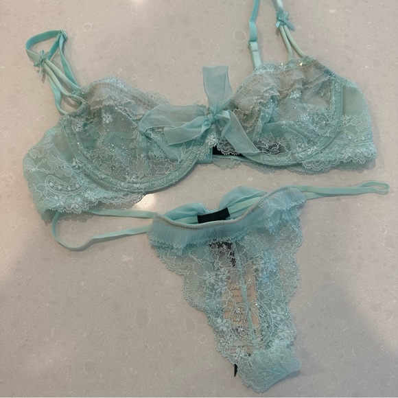 Victoria's Secret Designer Collection 36B Bra & M Panty Set Swarovski Crystal